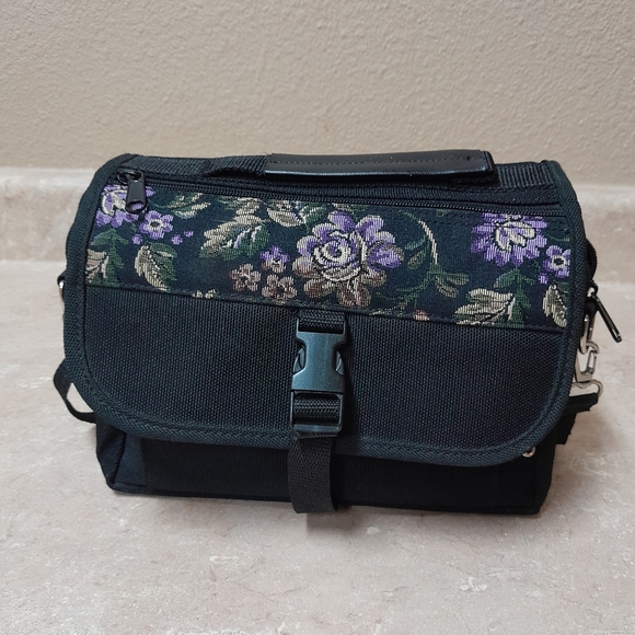 Vintage Floral Tapestry Travel Case Size:OS   Practical Concepts - Picture 1 of 9